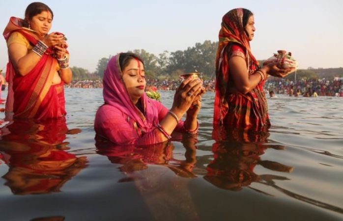 प्रथम अर्ध्य आज,डूबते हुए सूरज की होगी पूजा