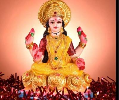 तीन बार महालक्ष्मी स्तोत्र का पाठ करने से हमेशा खुश रहती हैं माँ लक्ष्मी