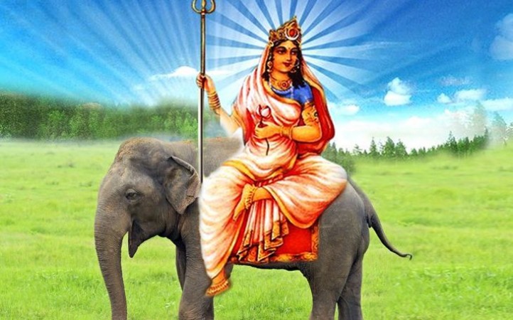 इस बार हाथी पर सवार होकर आएंगी माँ दुर्गा, हर लेंगी सभी के कष्ट