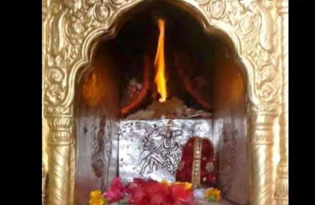 मां ज्वाला देवी को बुझाने में असफल हुआ था अकबर, हारकर चढ़ाया था स्वर्ण छत्र