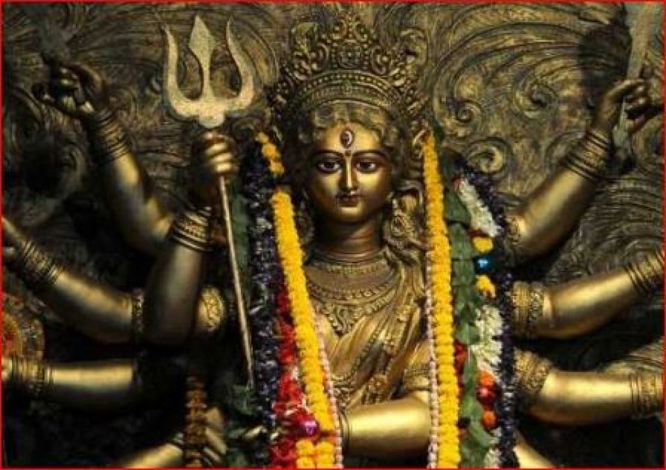 नवरात्र से पहले जरूर पढ़िए माँ दुर्गा की उत्पत्ति की कथा