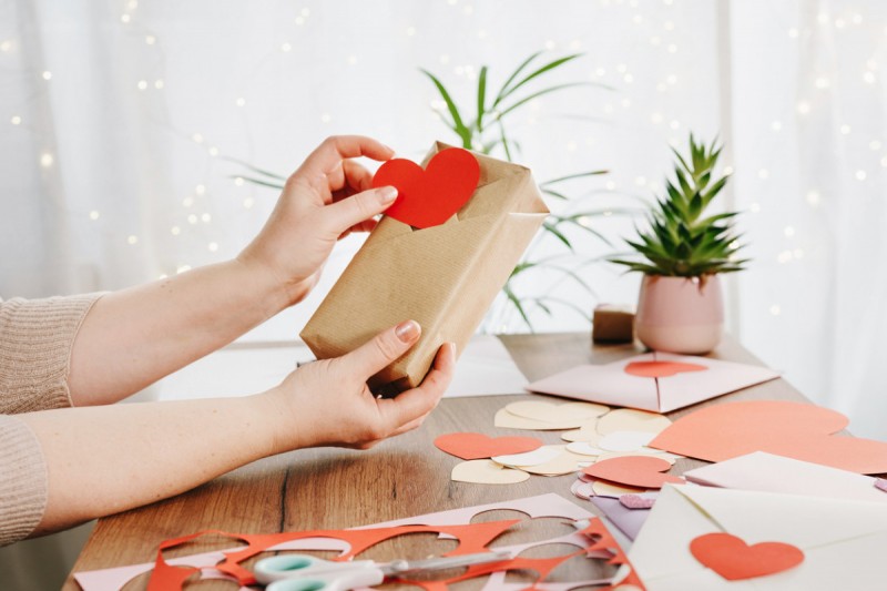 This Valentine's Day, make a special gift at home to make your partner happy