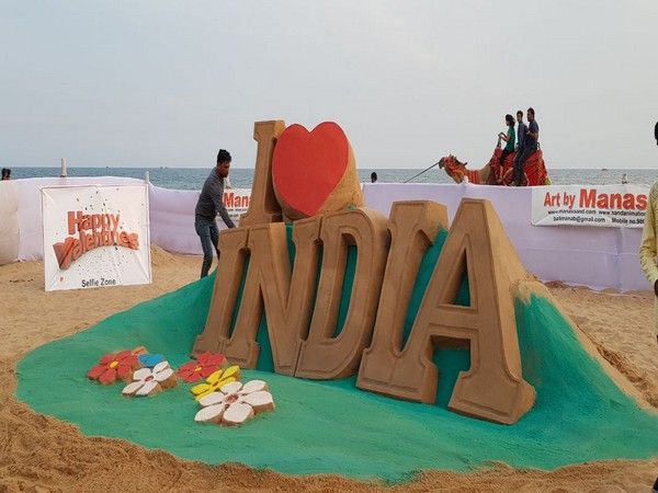 Valentine’s Day Special: Puri beach encourages Love Birds to Click Selfi