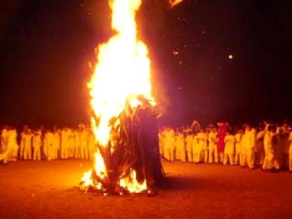At the time of Holika Dahan, people do this work without wearing clothes