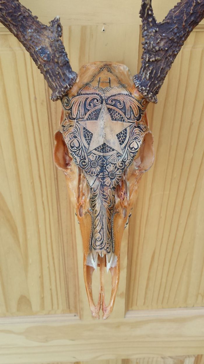 Modern carving art: Deer's skull carving