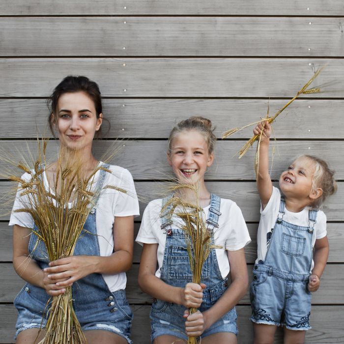 Adorable mumma had an 'awesome photoshoot' with her 'cute daughters'