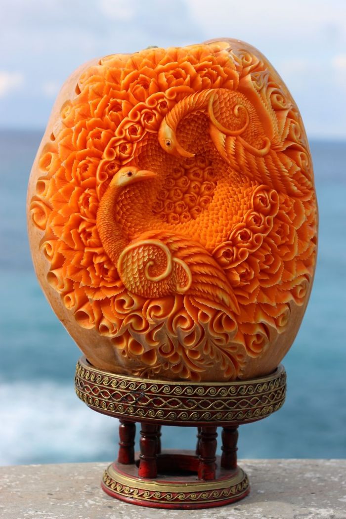 Watch the amazing 'Fruit and Vegetable' carving