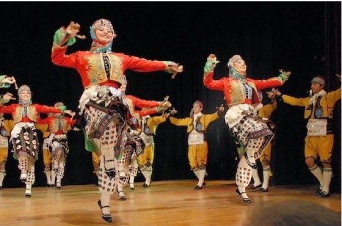 Folk Dance of France: Vibrant Rhythms and Elegance