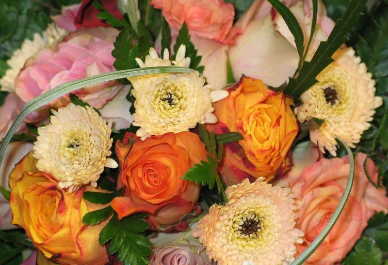 How to Arrange an Unconventional and Artistic Flower Bouquet