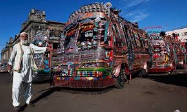 पाकिस्तान में स्थानीय बस का कितना है किराया ?