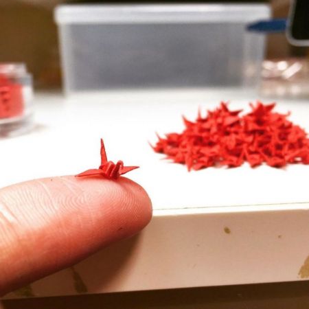 A Japanese artist creates beautiful miniature with papers