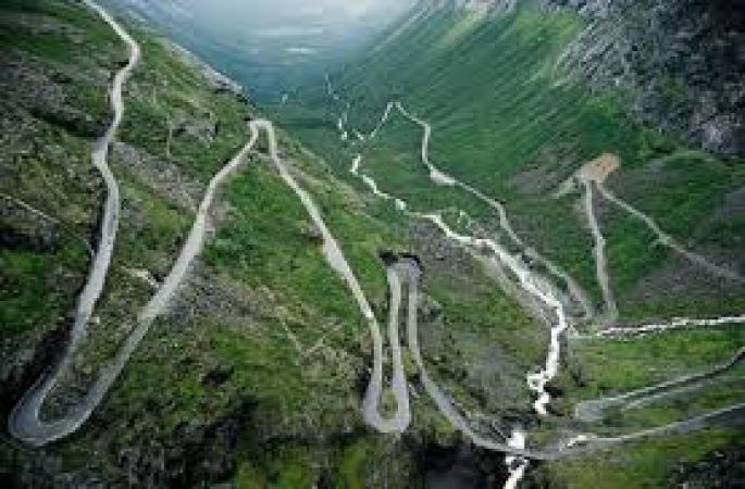 Some Of The Most Terrifying Roads In The World