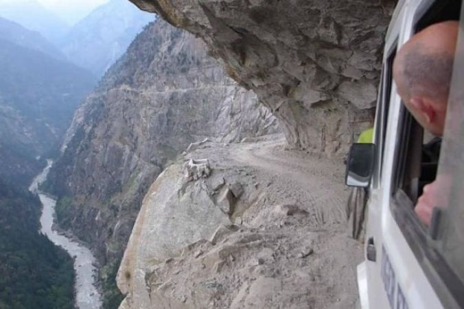 Some Of The Most Terrifying Roads In The World