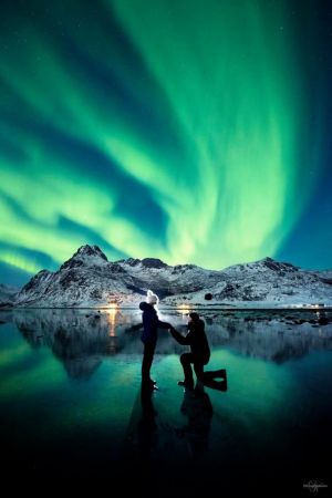 Boyfriend Proposes His Girlfriend Under The Surreal Northern Lights