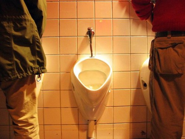 Shy Bladder Syndrome: Fear of going to washroom in public toilet! Know what is its treatment