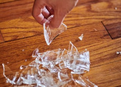 If glass falls on the ground, clean it like this