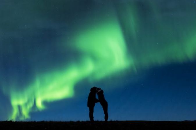 A Guy Proposes His Girlfriend Under The Surreal Northern Lights