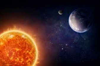 क्या पृथ्वी या सूर्य में अधिक वजन है?