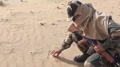 BSF Soldier Cooks Papad in Hot Sand Amid Heatwave Goes Viral; Netizens React