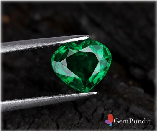 What Are the Magical Properties of Emerald Stone?