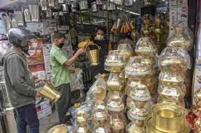 Dhanteras goods are sold cheaply in these markets, buy utensils and silver