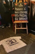 This is how Lionel Messi's PSG shirt is used in French pubs