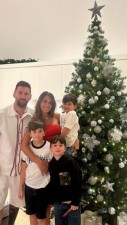 Messi celebrated Christmas with wife and children
