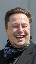 Elon Musk responds to a high-ranking executive