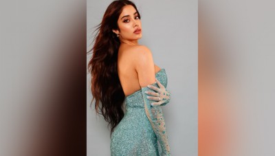 Janhvi Kapoor's terrific look in a deep-neck mermaid gown