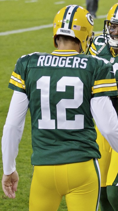 Aaron Rodgers playing with broken thumb since 5 weeks