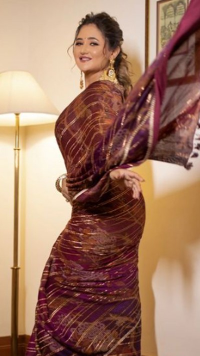 Television Diva Rashmi Desai's breathtaking saree looks