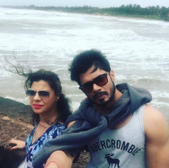 Sambhavna Seth and Avinash Dwivedi enjoyed alot a 'short trip' honeymoon in Goa