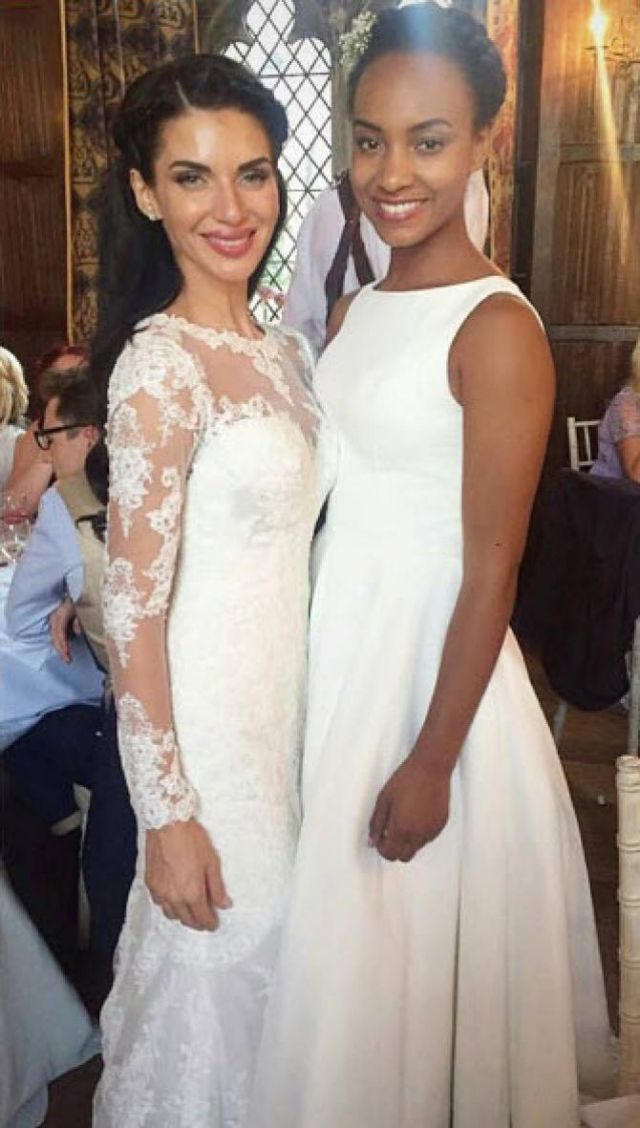 See the pictures of cutesy couple secretly got married in London!