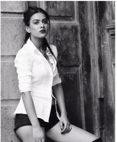 New Photoshoot of 'Nia Sharma' says she deserves to be in sexiest Asian women