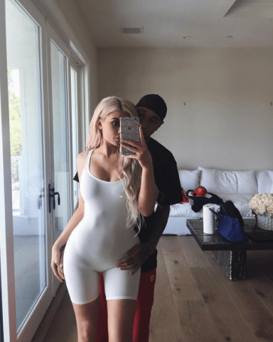 Don't forget  to see the Best Selfies of Kylie Jenner in 2016!