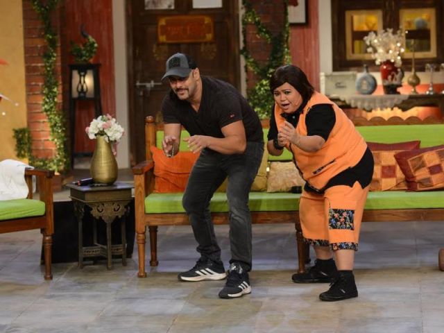 Watch Salman as a Sumo on Comedy Nights Live