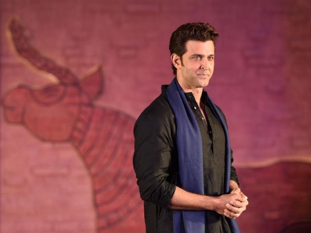 Hrithik Roshan and Pooja Hegde amid the Mohenjo Daro's promotion