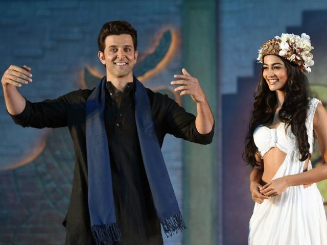 Hrithik Roshan and Pooja Hegde amid the Mohenjo Daro's promotion