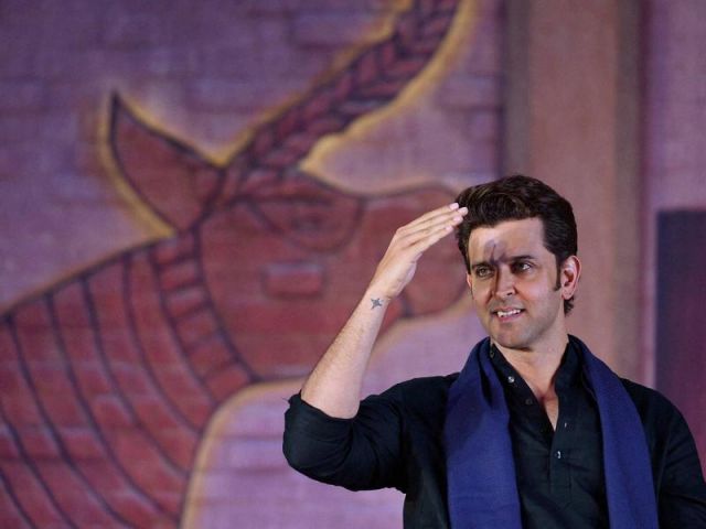 Hrithik Roshan and Pooja Hegde amid the Mohenjo Daro's promotion