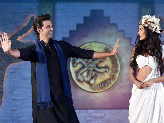 Hrithik Roshan and Pooja Hegde amid the Mohenjo Daro's promotion