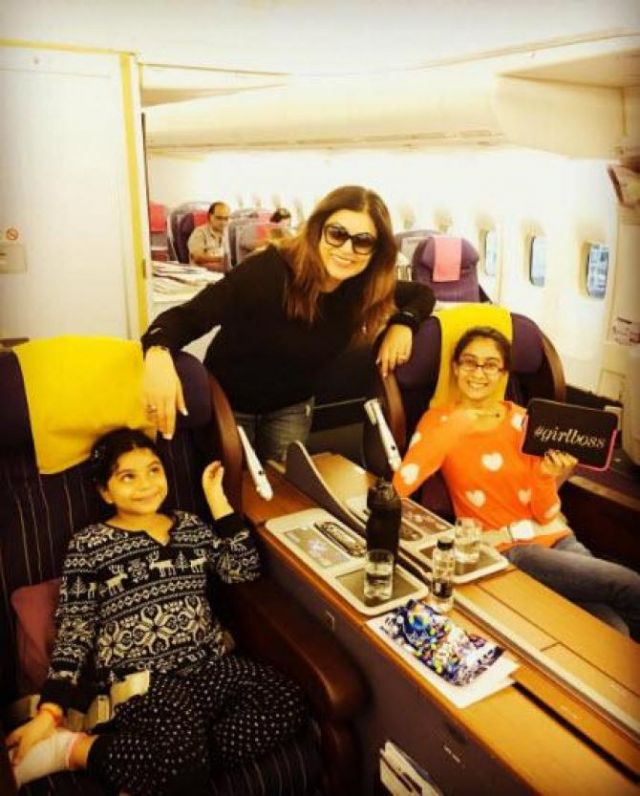 Adorable vacation pictures of Sushmita Sen with her daughters