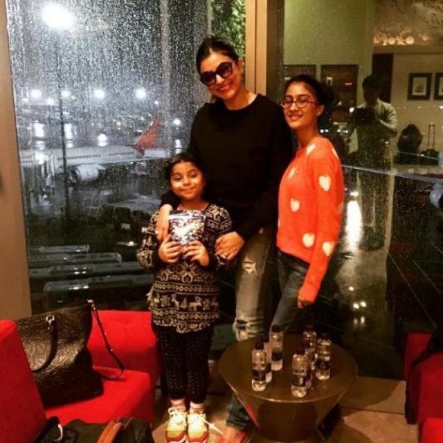 Adorable vacation pictures of Sushmita Sen with her daughters