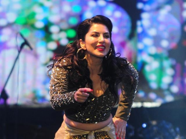 See Pictures! Sunny Leone flaunts her moves in Chennai