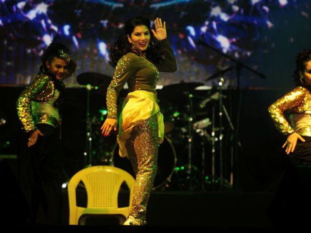 See Pictures! Sunny Leone flaunts her moves in Chennai