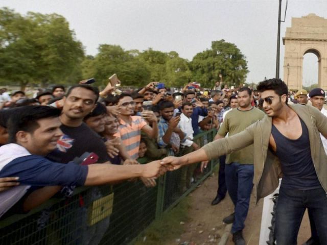 When actor and author promoted Traffic rules at India Gate !