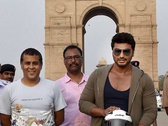 When actor and author promoted Traffic rules at India Gate !