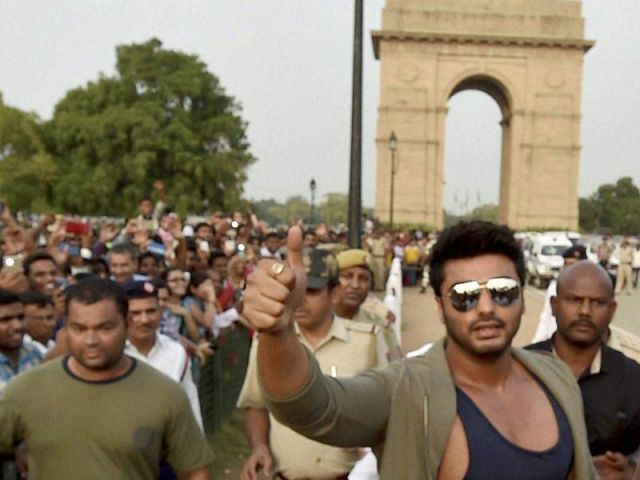 When actor and author promoted Traffic rules at India Gate !