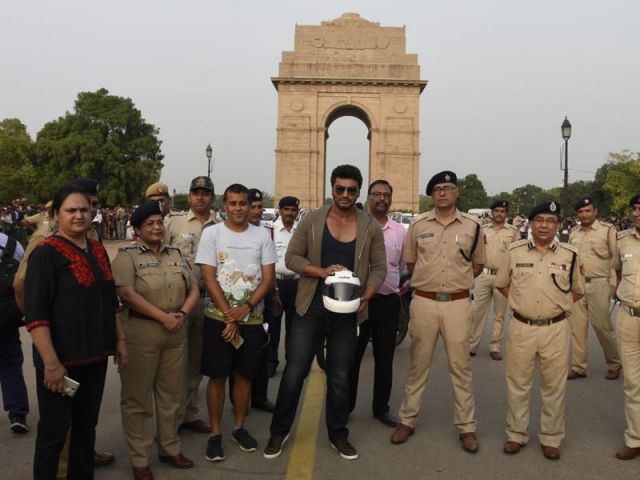 When actor and author promoted Traffic rules at India Gate !