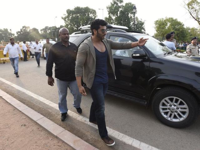 When actor and author promoted Traffic rules at India Gate !