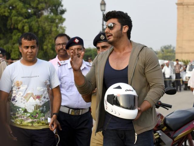 When actor and author promoted Traffic rules at India Gate !